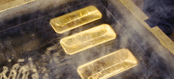 Erstellung von Goldbarren durch eingeschmolzenes Altgold